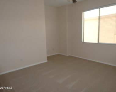 9184 W Meadow Drive - Photo Thumbnail 7