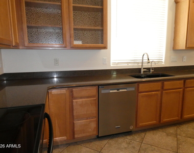9184 W Meadow Drive - Photo Thumbnail 4