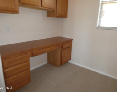 9184 W Meadow Drive - Photo Thumbnail 8