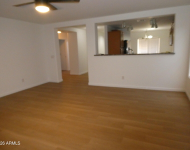 11547 W Schleifer Drive - Photo Thumbnail 3