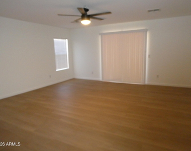 11547 W Schleifer Drive - Photo Thumbnail 2