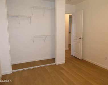 11547 W Schleifer Drive - Photo Thumbnail 8