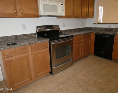 11547 W Schleifer Drive - Photo Thumbnail 5