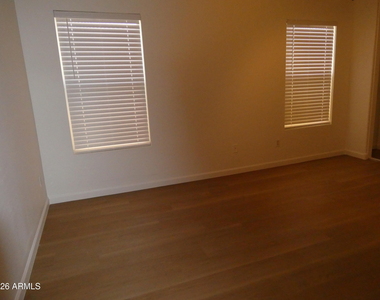 11547 W Schleifer Drive - Photo Thumbnail 12
