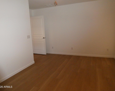 11547 W Schleifer Drive - Photo Thumbnail 13