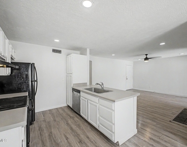 5236 W Peoria Avenue - Photo Thumbnail 11