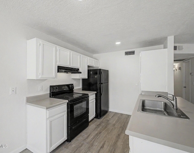 5236 W Peoria Avenue - Photo Thumbnail 10