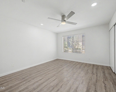 5236 W Peoria Avenue - Photo Thumbnail 13