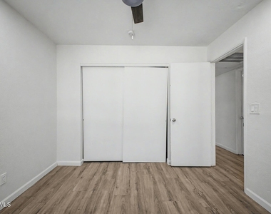 5236 W Peoria Avenue - Photo Thumbnail 19