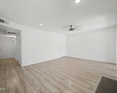 5236 W Peoria Avenue - Photo Thumbnail 7