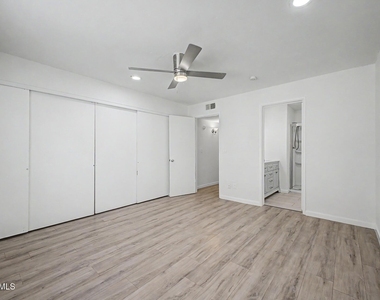 5236 W Peoria Avenue - Photo Thumbnail 15