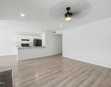 5236 W Peoria Avenue - Photo Thumbnail 6