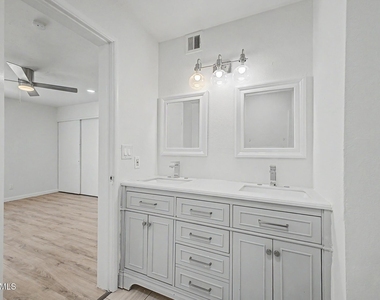 5236 W Peoria Avenue - Photo Thumbnail 16