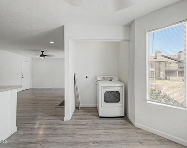 5236 W Peoria Avenue - Photo Thumbnail 21