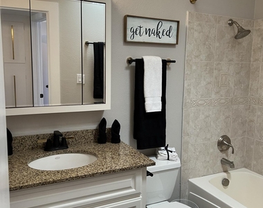 1273 E Maryland Avenue - Photo Thumbnail 43