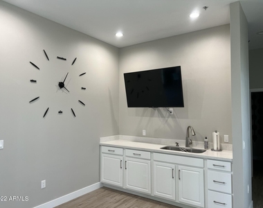 1273 E Maryland Avenue - Photo Thumbnail 54