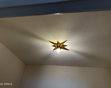 1273 E Maryland Avenue - Photo Thumbnail 34