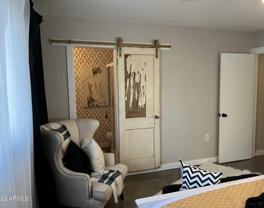 1273 E Maryland Avenue - Photo Thumbnail 36