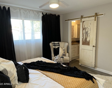1273 E Maryland Avenue - Photo Thumbnail 33