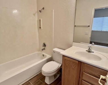142 N Drexel Street - Photo Thumbnail 8