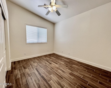 142 N Drexel Street - Photo Thumbnail 7