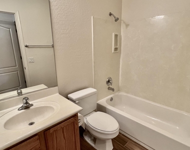 142 N Drexel Street - Photo Thumbnail 11