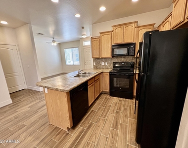 142 N Drexel Street - Photo Thumbnail 4