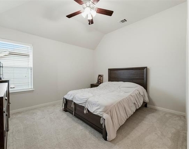 4637 Seabiscuit Street - Photo Thumbnail 31