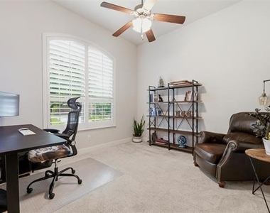 4637 Seabiscuit Street - Photo Thumbnail 8