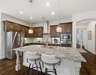 4637 Seabiscuit Street - Photo Thumbnail 9