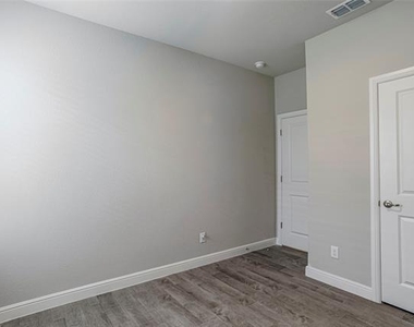 15825 Bronte Lane - Photo Thumbnail 22