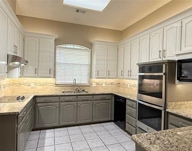 2709 Serenade Court - Photo Thumbnail 9