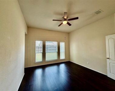 8520 Ontario Drive - Photo Thumbnail 7