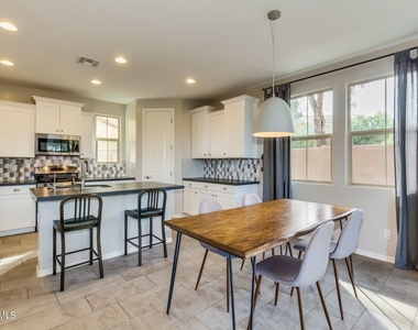 1942 S Sycamore Place - Photo Thumbnail 4