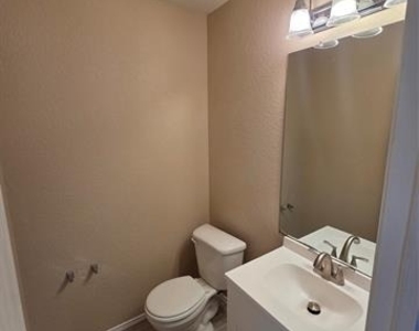 8138 Mossberg Drive - Photo Thumbnail 15