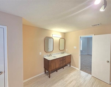 8138 Mossberg Drive - Photo Thumbnail 30