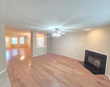 8138 Mossberg Drive - Photo Thumbnail 7
