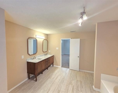 8138 Mossberg Drive - Photo Thumbnail 29