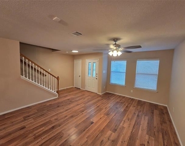 8138 Mossberg Drive - Photo Thumbnail 3