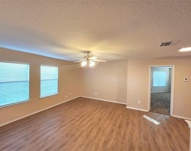 8138 Mossberg Drive - Photo Thumbnail 18