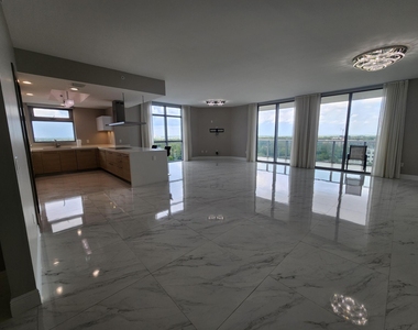 17301 Biscayne Boulevard - Photo Thumbnail 6