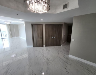 17301 Biscayne Boulevard - Photo Thumbnail 2