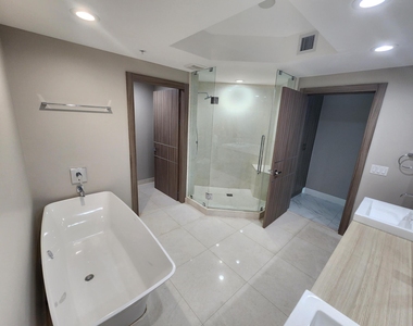 17301 Biscayne Boulevard - Photo Thumbnail 19