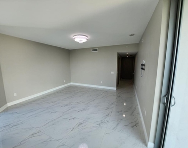 17301 Biscayne Boulevard - Photo Thumbnail 14