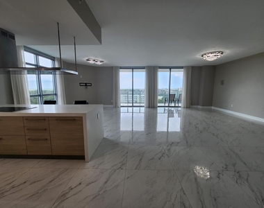 17301 Biscayne Boulevard - Photo Thumbnail 3