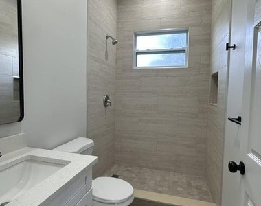 651 Ne 60th Avenue - Photo Thumbnail 6