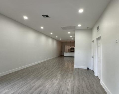 651 Ne 60th Avenue - Photo Thumbnail 2