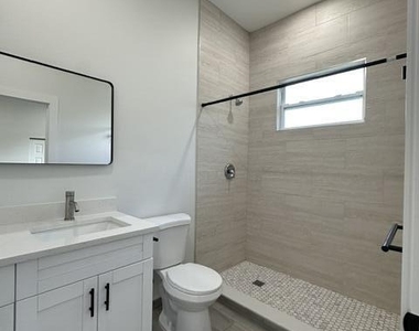 651 Ne 60th Avenue - Photo Thumbnail 10