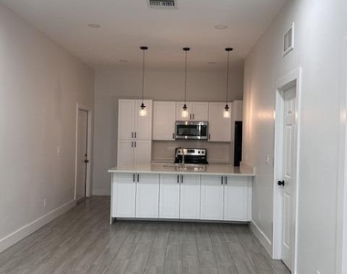 651 Ne 60th Avenue - Photo Thumbnail 3