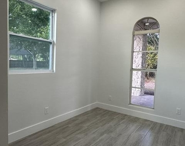 651 Ne 60th Avenue - Photo Thumbnail 5